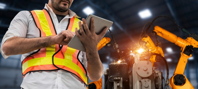 小型網絡工程師的微觀世界 宏照片、塑料纖維與自動化工程的融合